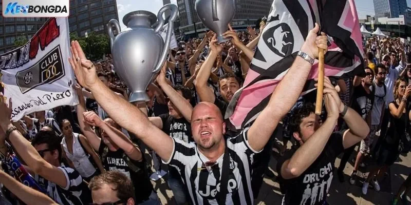 Juventini là tên gọi được dùng cho người hâm mộ đội bóng